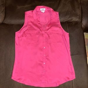 Express sleeveless blouse with front pockets